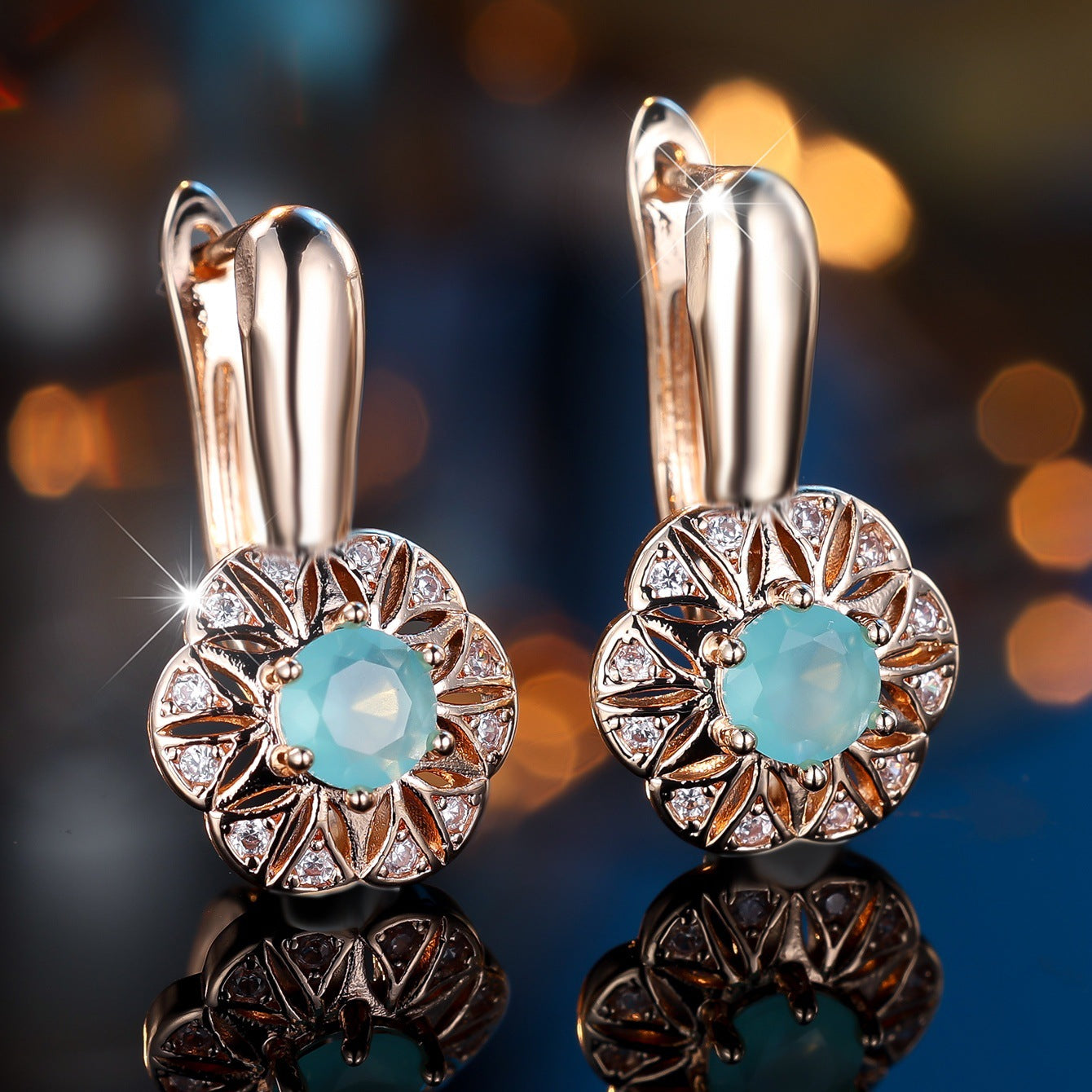 Round BW1 Diamond Edge White Diamond Hollow Flower Ear Clips